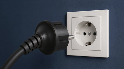 Conow Atlas 6000 AC wird per Schuko-Stecker an eine Haushaltssteckdose angeschlossen