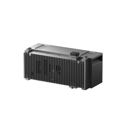 Rückseite des Anker SOLIX BP7000 Erweiterungsakkus mit Kühlrippen und Batterieanschluss.